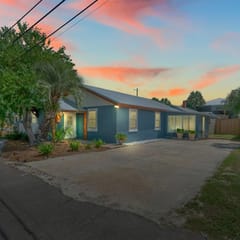 Lost Pearl | Charming Historic Home w/ Private Beach Access