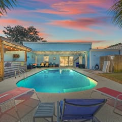 Tiki Hut | Private Pool • Tiki Bar • Game Room Fun