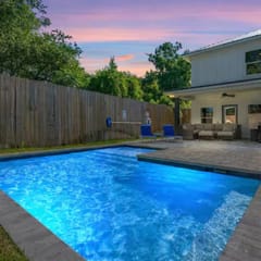 Towne Treasures A ~ Brand-New Luxe Coastal Retreat with Private Cocktail Pool