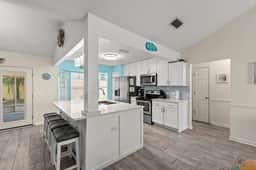 Guava Ohana ~ Cozy Coastal Home w/ Spa & Backyard Oasis - Image 4