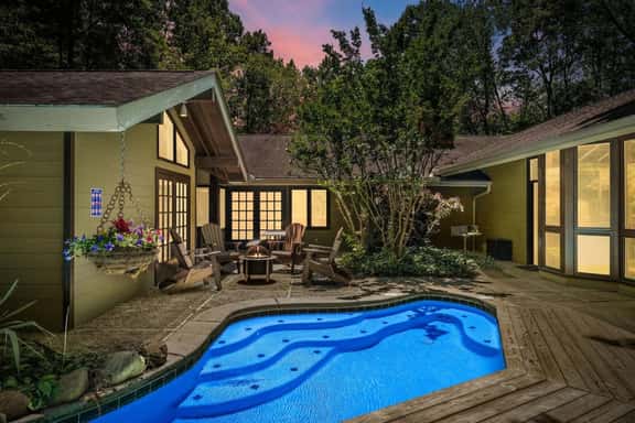 Bourbon Hollow Lodge ~ Grand Secluded Lodge with Heated Pool & Game Room - Image 1