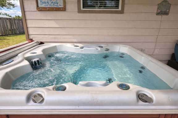 Coastal Hangout | Hot Tub | GameRm | Mins2Bchfreddcx - Image 1