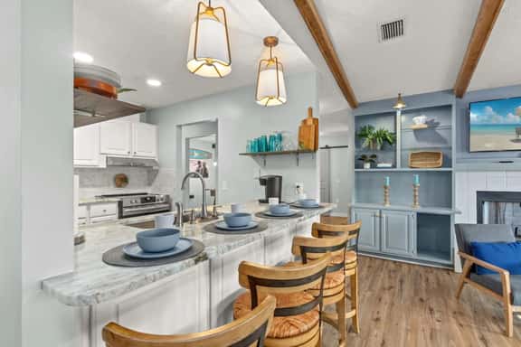Fanta Sea ~ Beachy Game Nights, Hot Tub Soaks & Dog-Friendly Comfort - Image 1