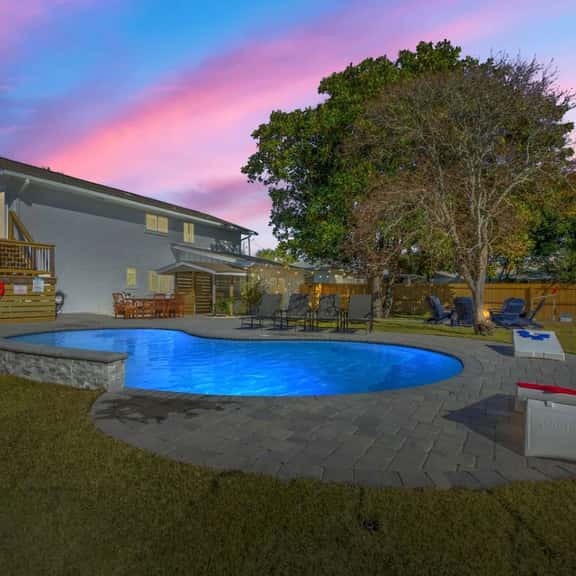 Casa Del Palms | Pool + Family Fun, Walk to Beach - Image 1
