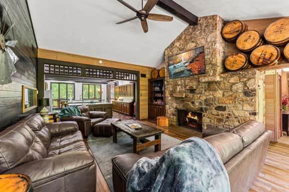 Bourbon Hollow Lodge ~ Grand Secluded Lodge with Heated Pool & Game Room - Image 4