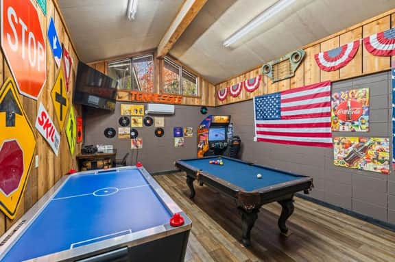 Bourbon Hollow Lodge ~ Grand Secluded Lodge with Heated Pool & Game Room - Image 3