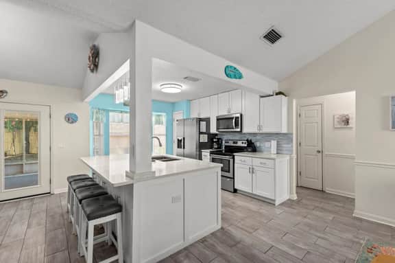 Guava Ohana ~ Cozy Coastal Home w/ Spa & Backyard Oasis - Image 4