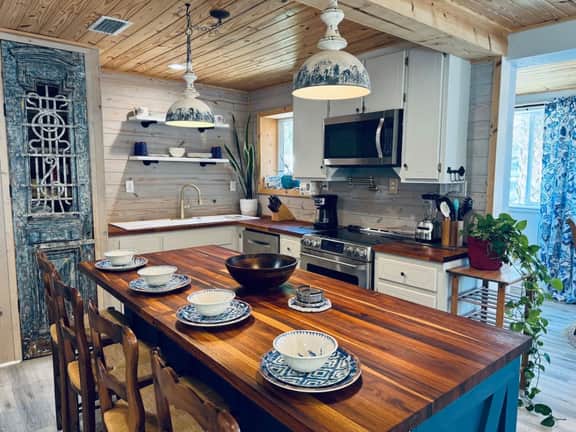 Lost Pearl | Charming Historic Home w/ Private Beach Access - Image 4